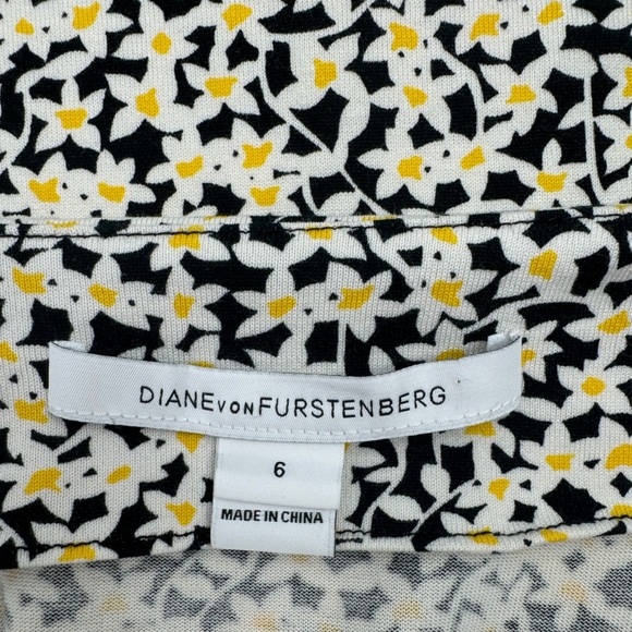 Diane von Furstenberg Julian DVF Short Sleeve Wrap Dress - Daisy Floral - Size 6 - Picture 7 of 12